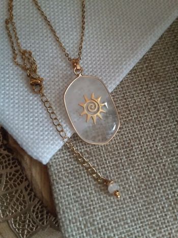 Collier pierre de cristal de quartz avec soleil bohème