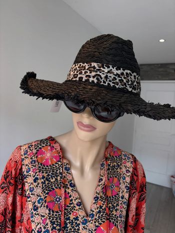 Chapeaux de paille neuve avec étiquette taille unique
