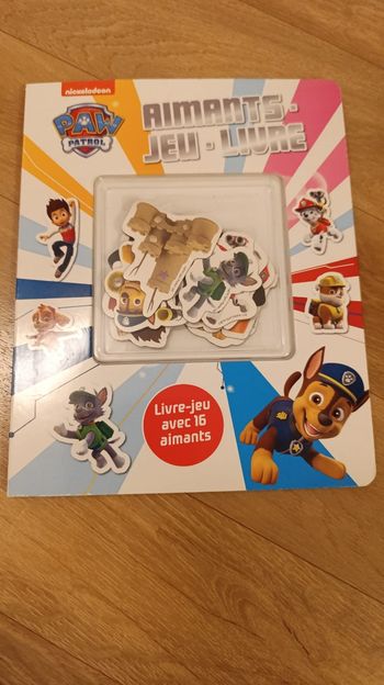 Livre jeu aimants Pat patrouille