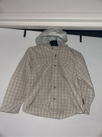 Chemise à capuche