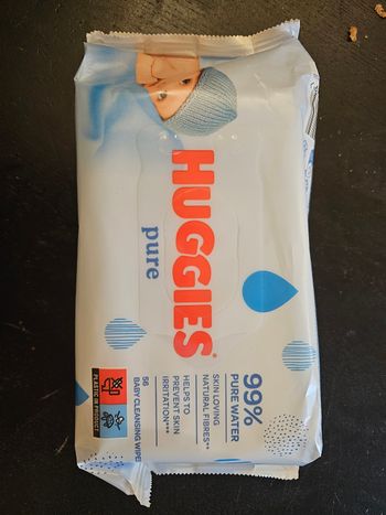 Paquet de lingettes pour bébé Huggies Pure, neuves et scellées.