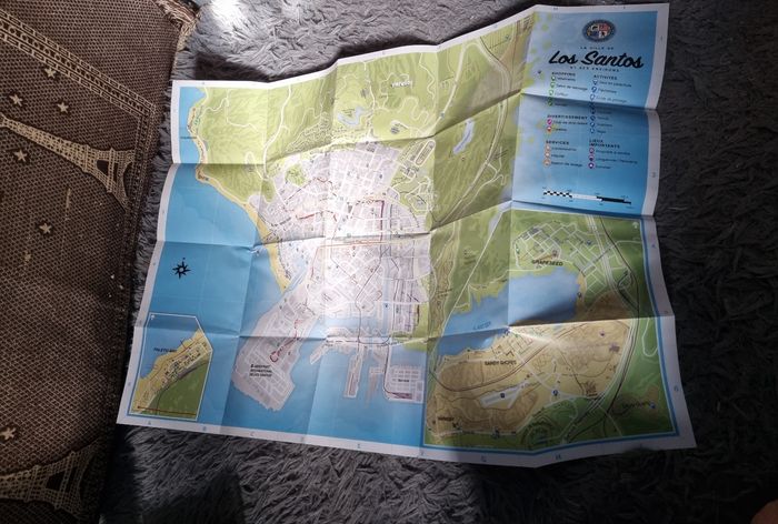 Boîte vide de jeu avec livret et poster GTA 5 - photo numéro 5