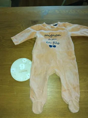 Pyjamas velours  taille 9 mois