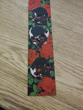 Marque page tête de mort florale