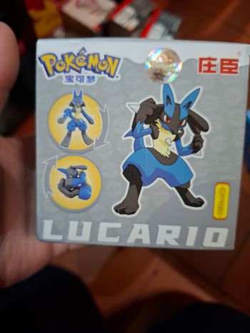 Magnifique petit coffret figurines lucario articuler 