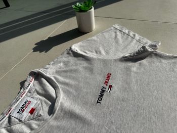 T-shirt Tommy Jeans col rond gris taille L 👕