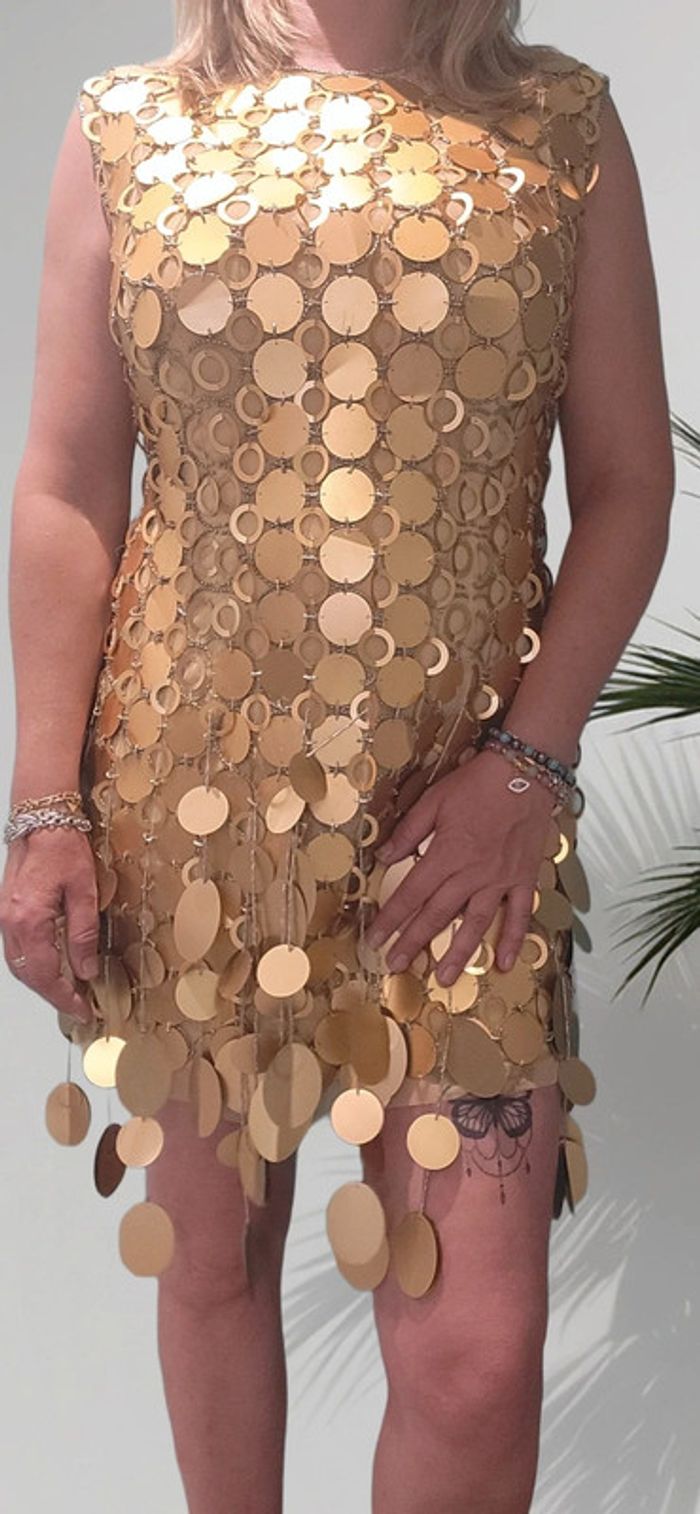 Robe courte ornements - photo numéro 4