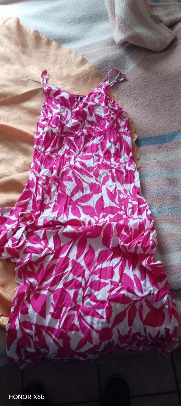 Vero moda robe rose et blanc taille XL