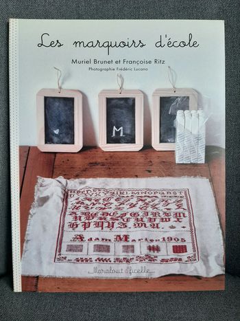 Livre de point de croix abécédaire "Les Marquoirs d'école"