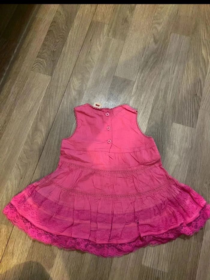 Très belle robe à volant et dentelle rose taille 12 mois - photo numéro 3