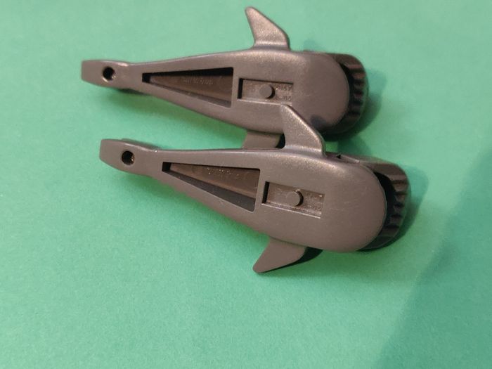 Lot 2 requins vintage gris Lego - en excellent état - vrai Lego - photo numéro 5