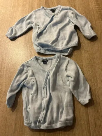 Gilet bleu clair brassière taille 1 et 3 mois