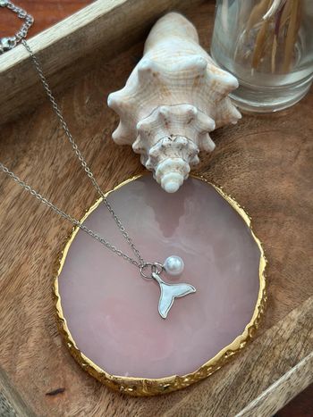 Collier queue de sirène argentée & perle d’eau douce naturelle – Neuf