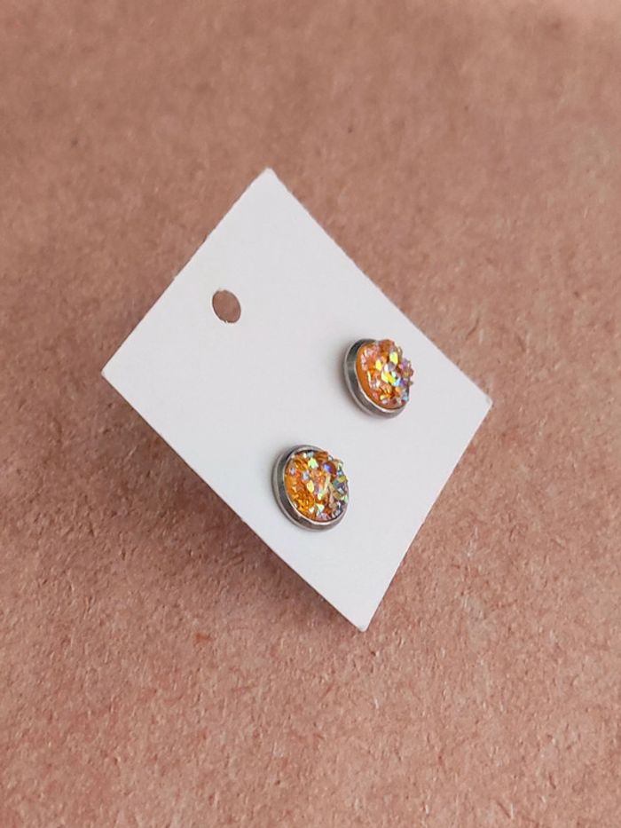 Boucles puces d'oreilles rond quartz orange irisé inox 🇨🇵 Fabrication Artisanale - Ø 8mm - photo numéro 2