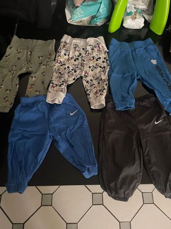Lot de 5 pantalons 12 mois Disney et Nike