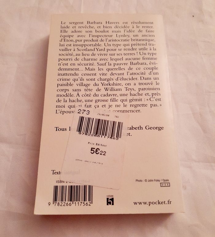 Enquête dans le brouillard Elizabeth George - photo numéro 2