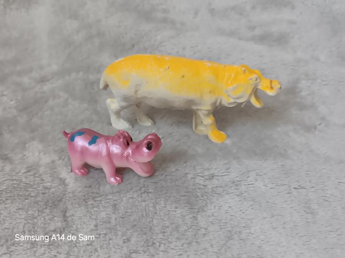 Lot de 2 figurines animaux hippopotames
