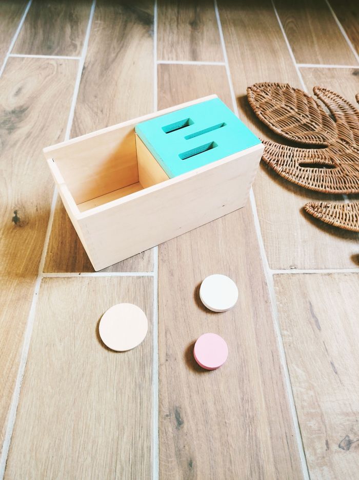 🔴 Boîte de notion de permanence en bois avec 3 jetons à insérer