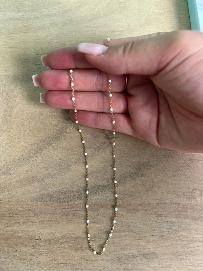 collier doré et blanc - photo numéro 2
