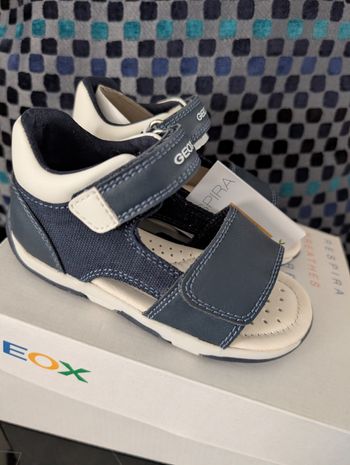 Sandales d'été garçon. Taille 24. Neuf. Semelle intérieure en cuir. Geox 