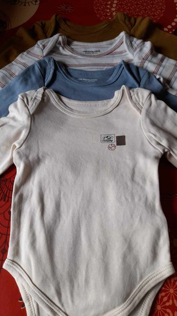 Lot 4 bodys garçon