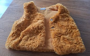Veste sans manches fausse fourrure moutarde –enfant 💛