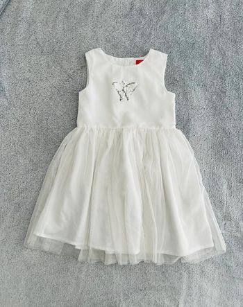 Robe de cérémonie, 4 ans
