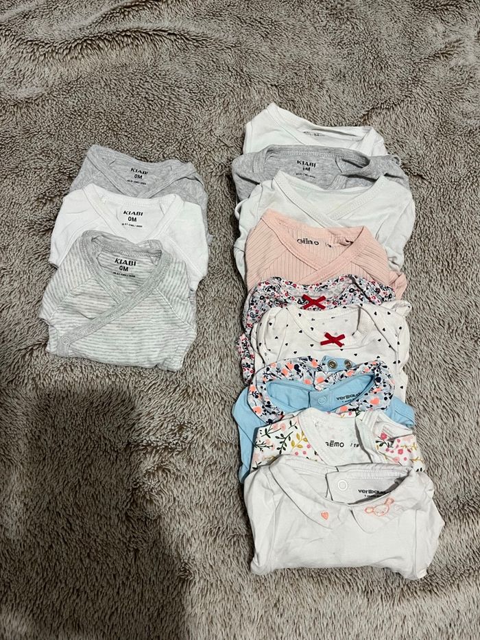 Lot bodies naissance 1 mois