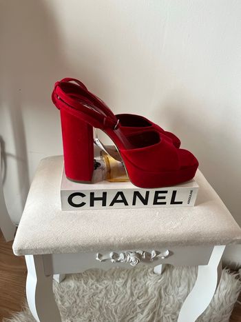 Sandales ouvertes plate-forme suédine rouge Primark T39 BE 👡