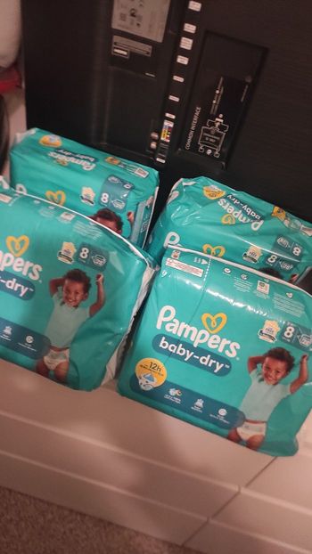 4 paquets Pampers taille 8