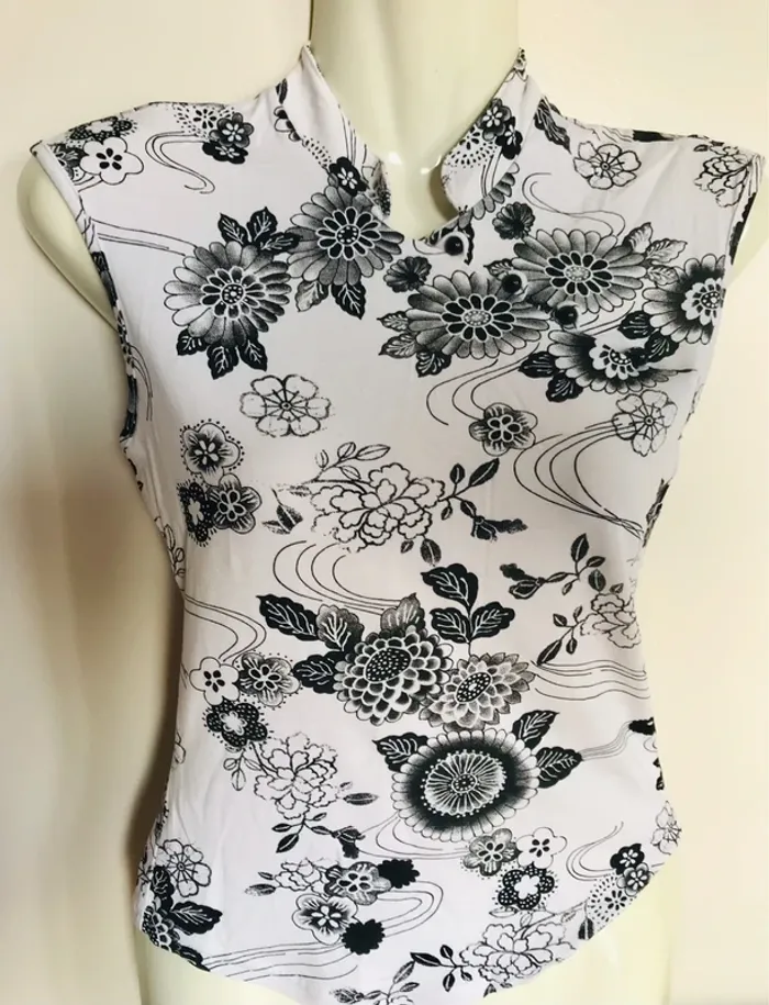 Tee shirt blanc fleurs noire