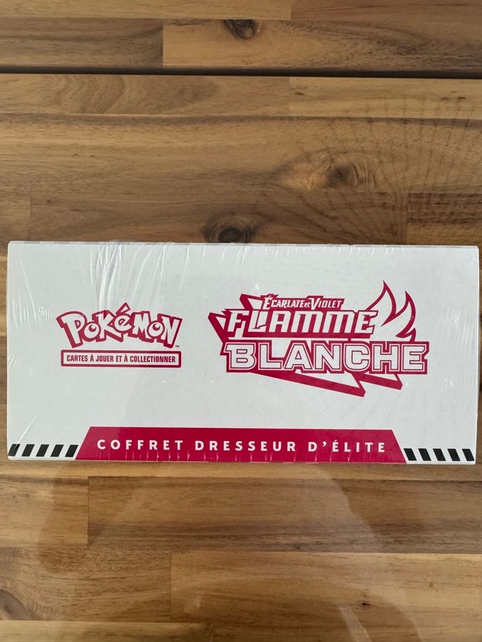 🔹 Coffret Pokémon – Dresseur d’Élite Écarlate & Violet : ETB Flamme Blanche 10.5 🔹 - photo numéro 2
