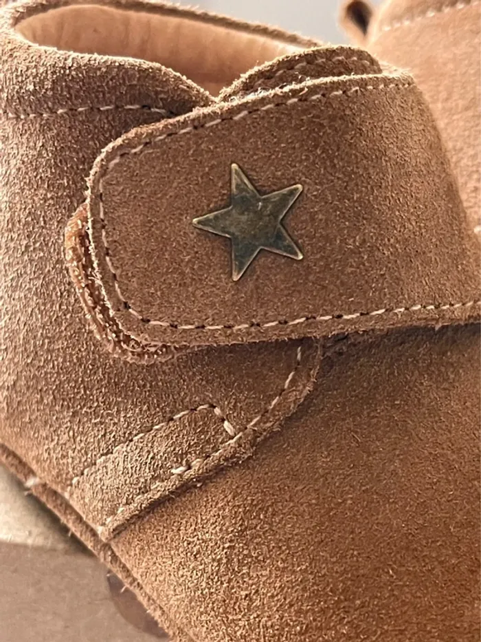 Magnifiques petites chaussures en cuir souple Bisgaard pour les premiers pas de bébé taille 19 - photo numéro 9