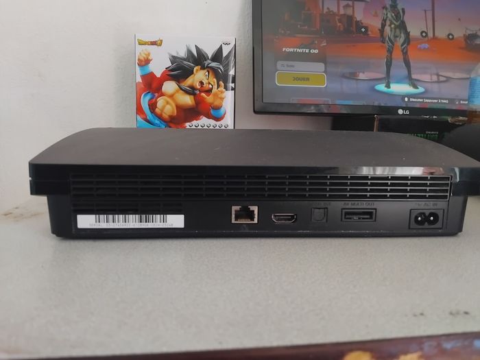 Ps4 slim custom plus une ps3 sans manette - photo numéro 6