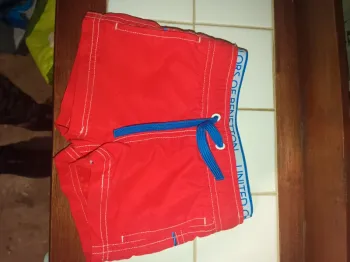 Short de bain Benetton taille 74 cm