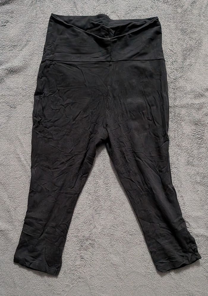 Lot de 3 pantalon et pantacourt legging grossesse/maternité -38/40 - Kiabi - Très bon état - photo numéro 3
