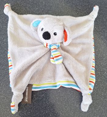 DOUDOU CARRE PLAT KOALA GRIS ET RAYE - ORCHESTRA