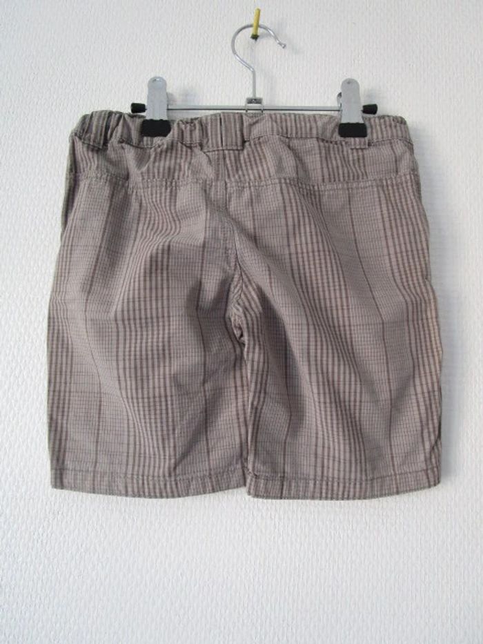 Short taupe carreaux Vertbaudet 2 ans TBE - photo numéro 4