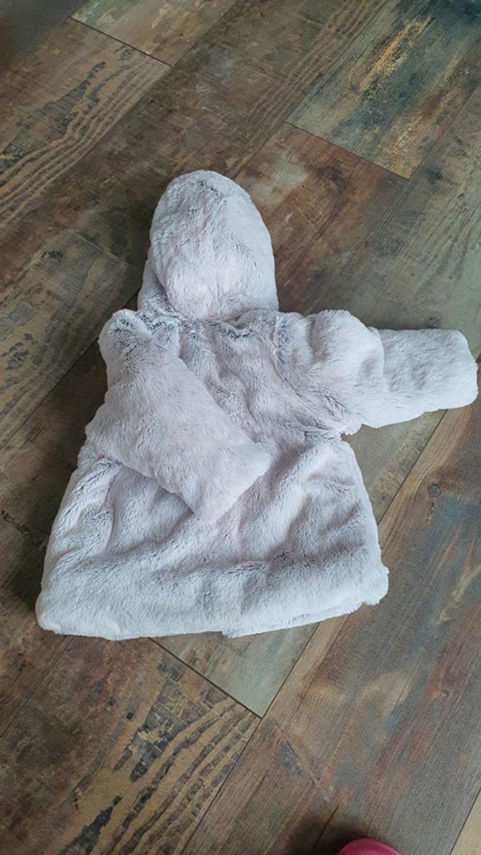 Manteau sucre d'orge 6 mois en très bon état - photo numéro 5