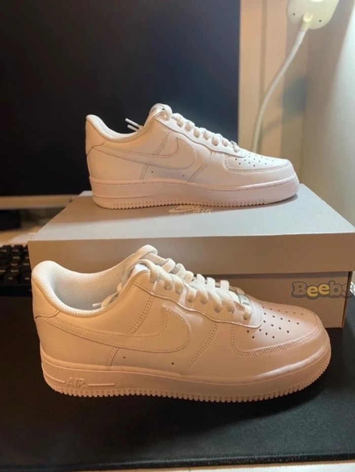 Nike Air Force 1 Low '07 White Taille 37.5 - photo numéro 2