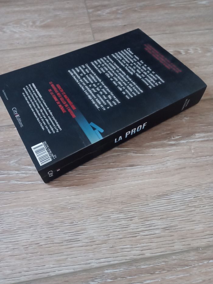 Livre La Prof - photo numéro 5