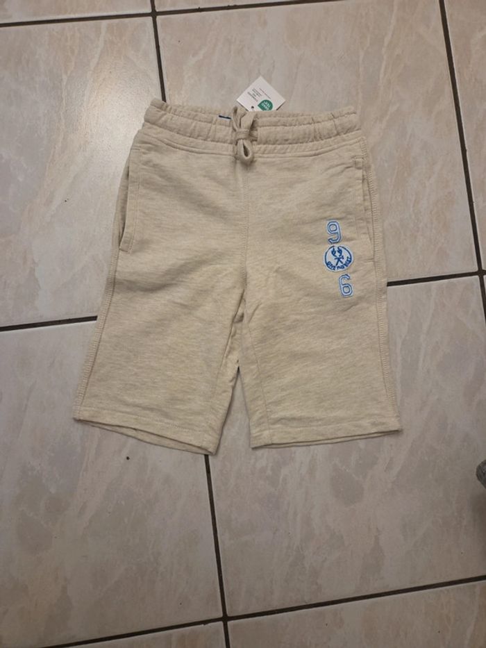 Short okaidi neuf  3 ans
