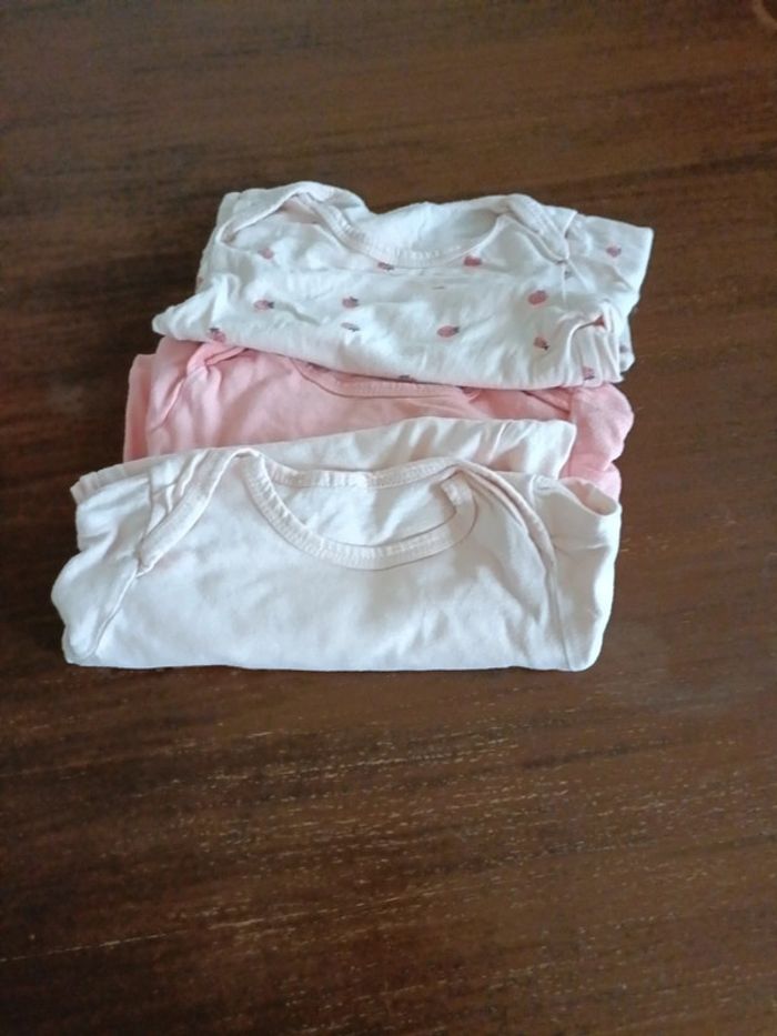 Lot 3 body bébé fille