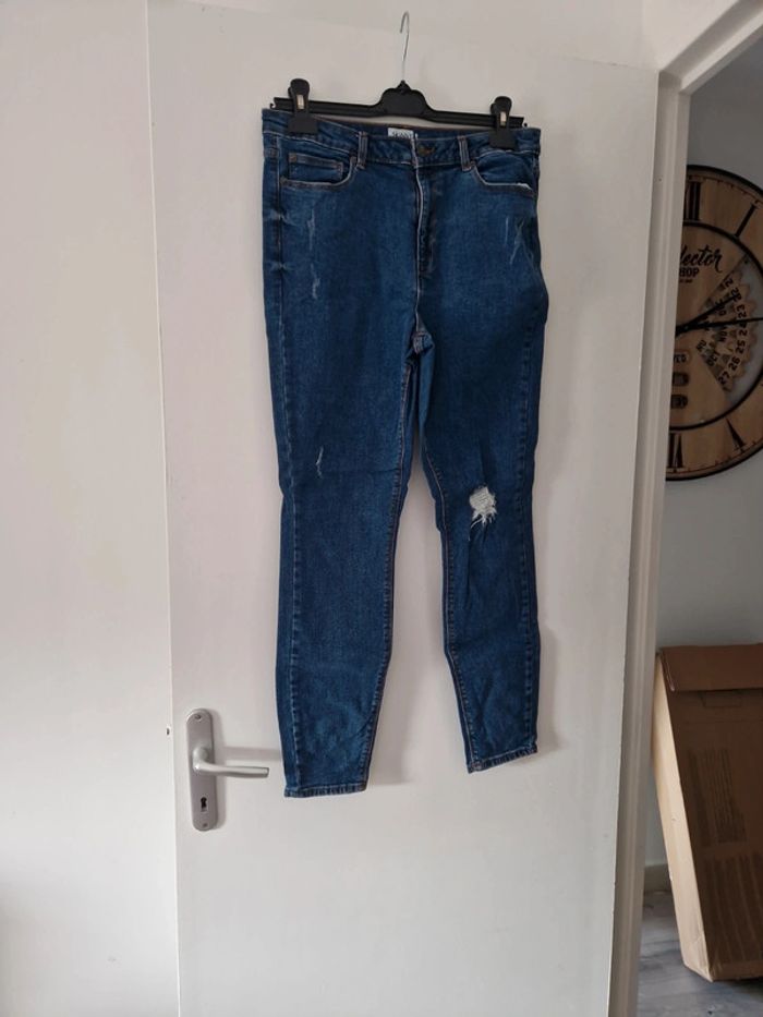 Jean skinny femme effet déchiré brut T40 neuf sans étiquette kiabi