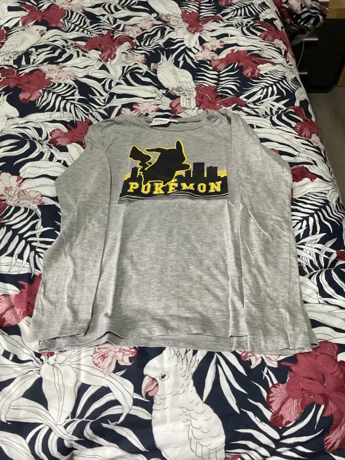 Teeshirt manches longues pikachu 10 ans