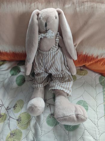 Doudou lapin beige salopette atmosphera 