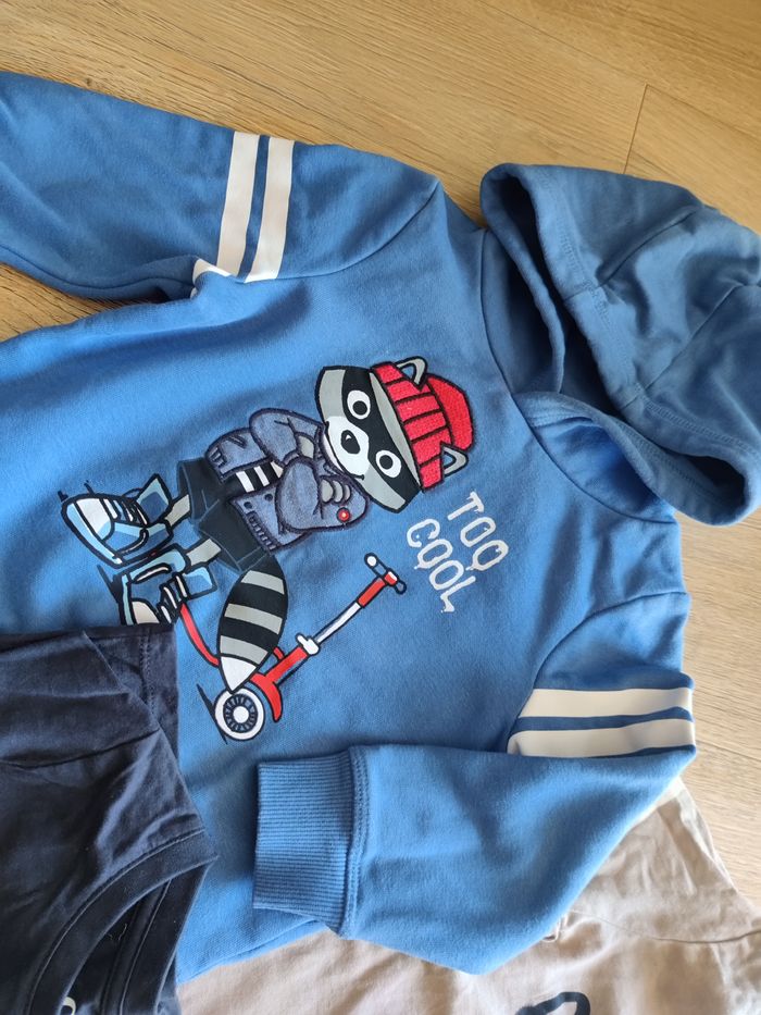 Ensemble sweat et 4 tee shirt C&A Taille 3-4 ans - photo numéro 4