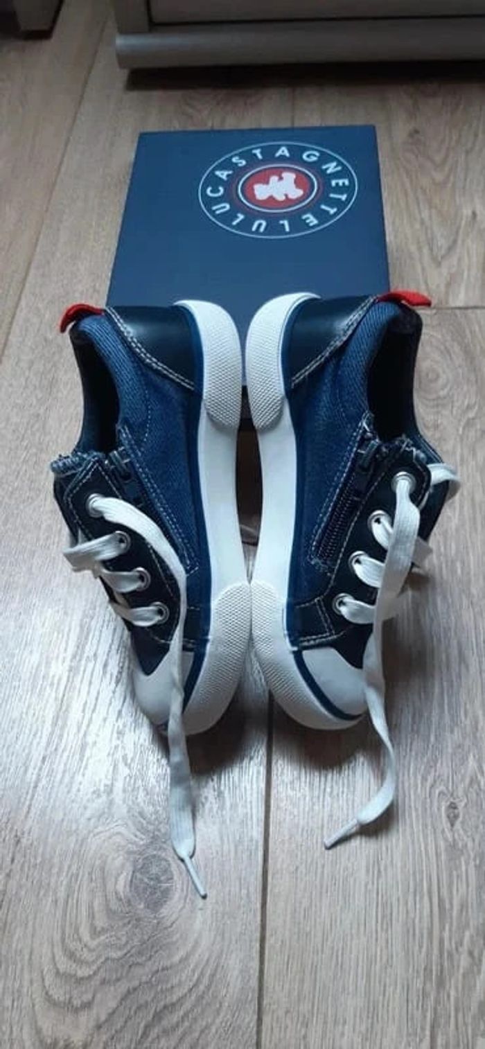 Chaussures basses / baskets en toile lulu castagnette pointure 28 en très bon état - photo numéro 3