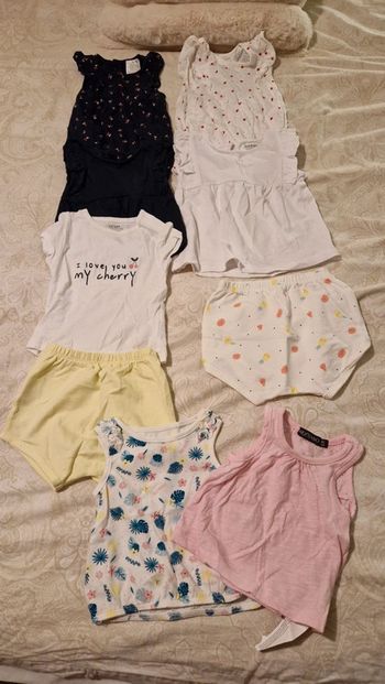 Lot vêtements fille taille 1mois et 3 mois