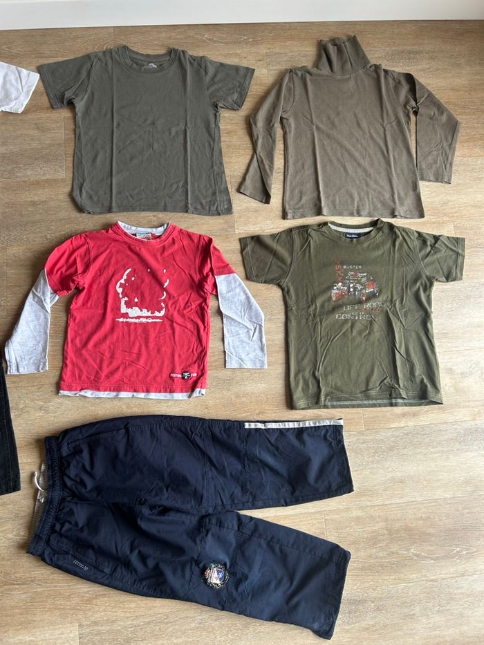 Lot vêtements garçon 8 ans – T-shirts, pantalons, col roulé - photo numéro 3